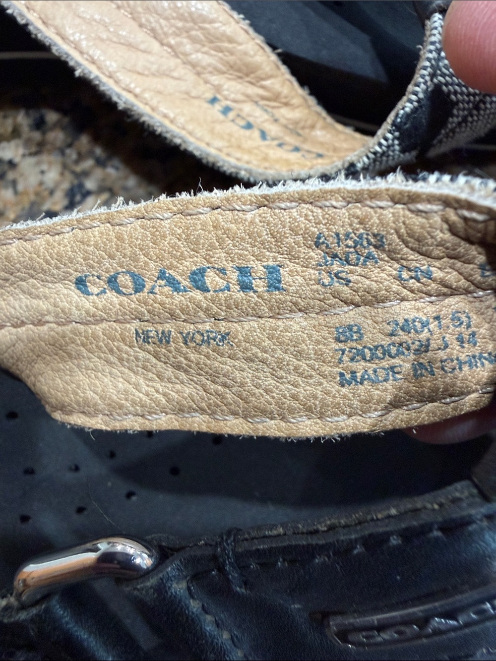 Coach Black and Tan Logo Thong Sandals Size 8 - Picture 2 of 11